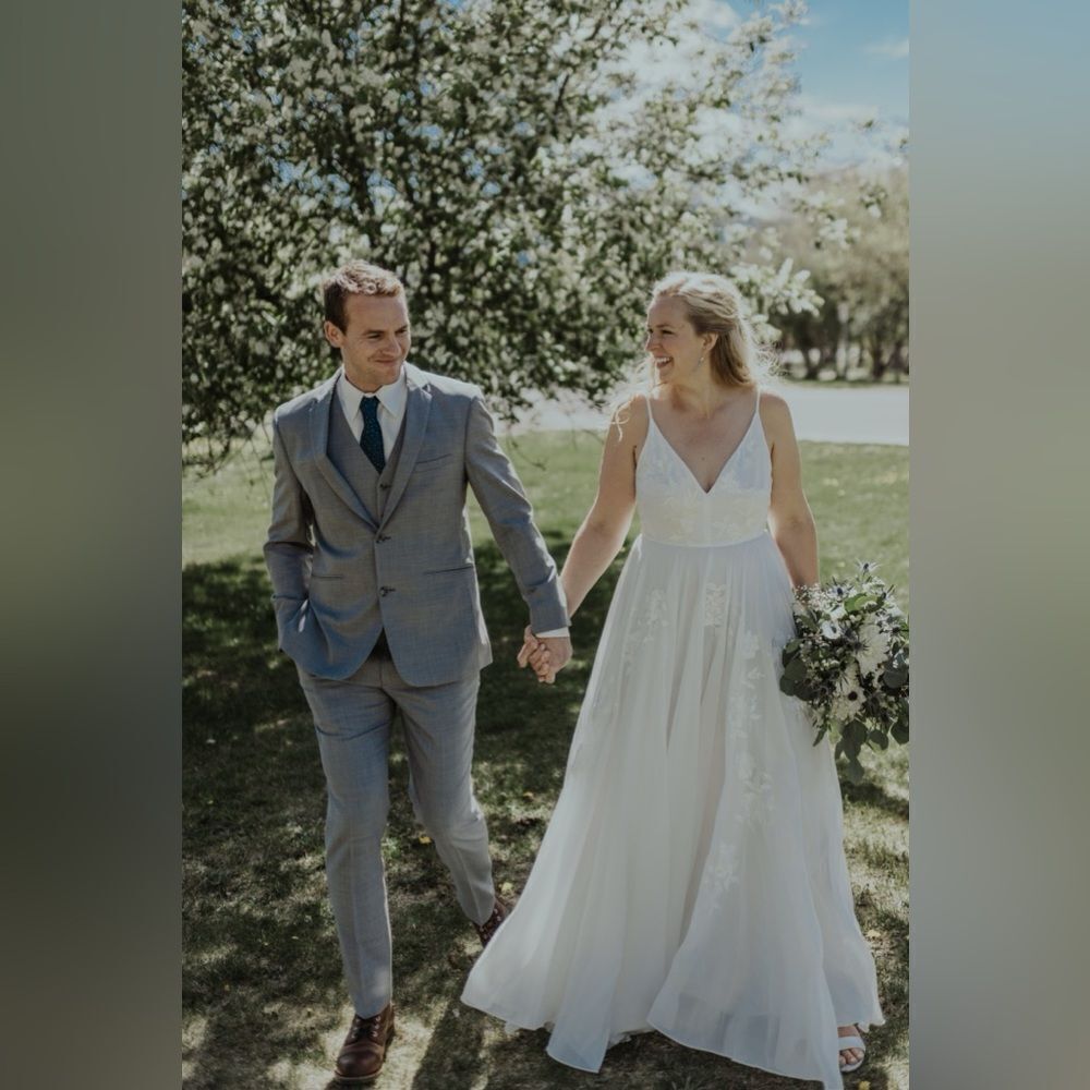 BHLDN Bonaire V-Neck Embroidered
Wedding Gown/ size 0 - Picture 6 of 16